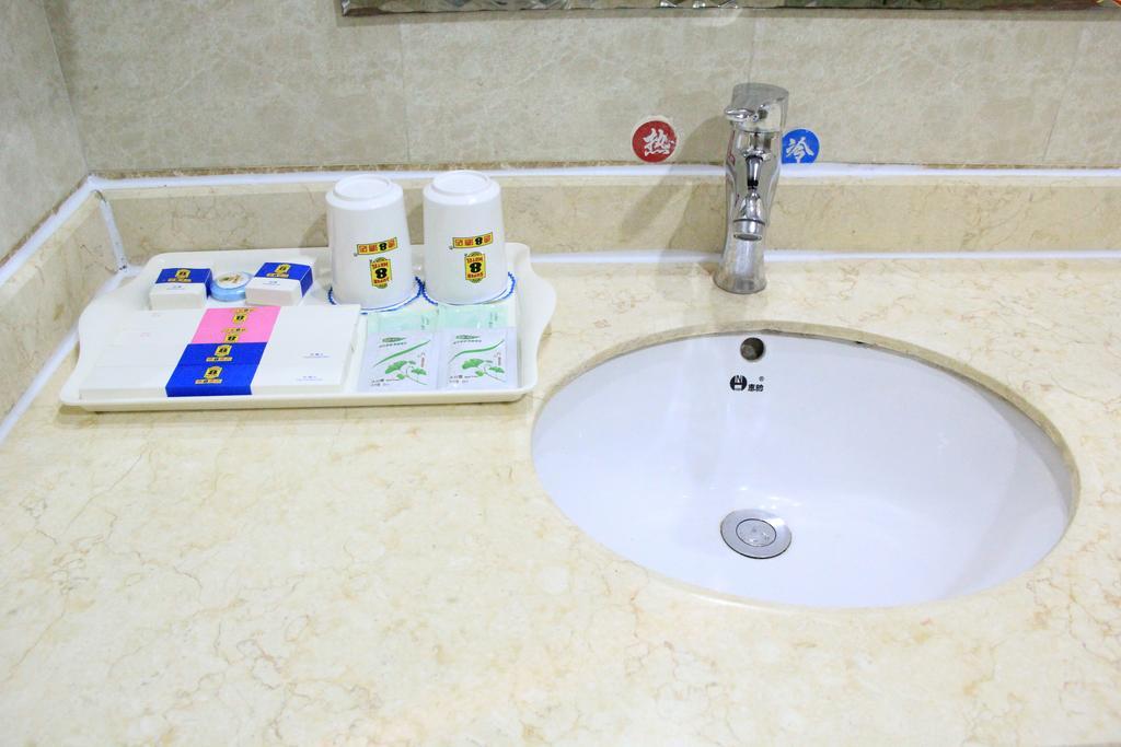 Super 8 Hotel Chengdu Airport Branch Esterno foto